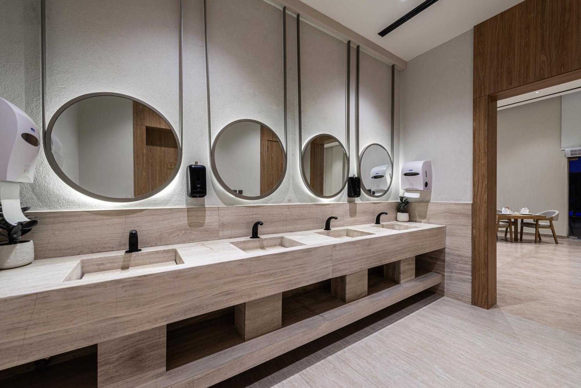 Voyage Hotel & Suites Rijád Kültér fotó